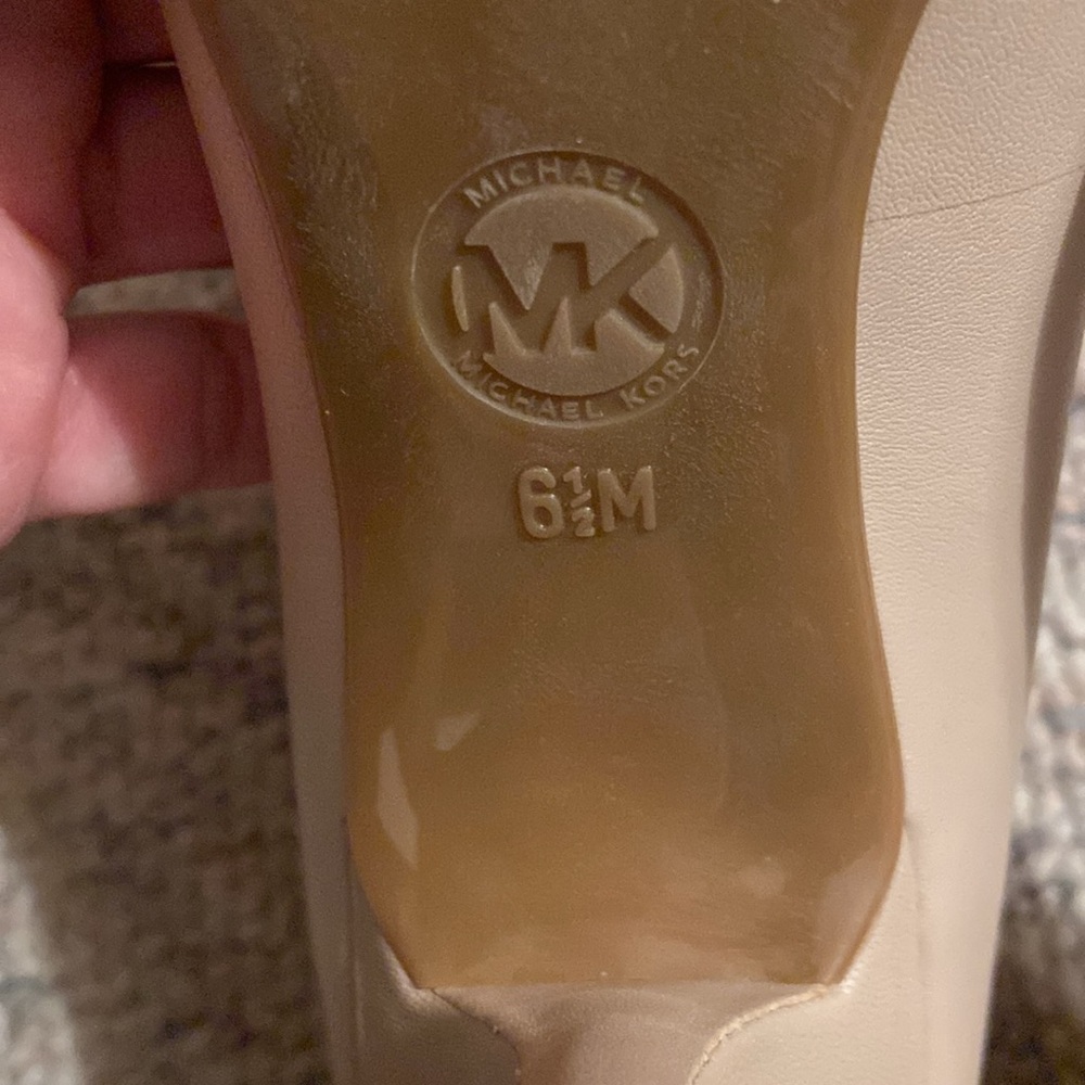 Michael Kors Classic Beige Heels NWOT - Picture 4 of 6